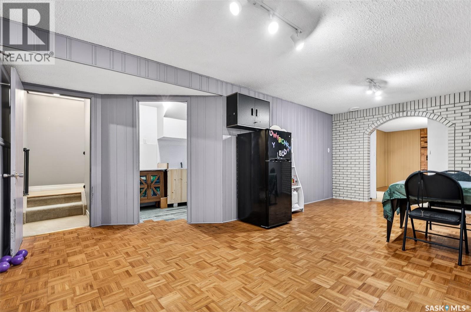 22 Edelweiss CRESCENT - 33
