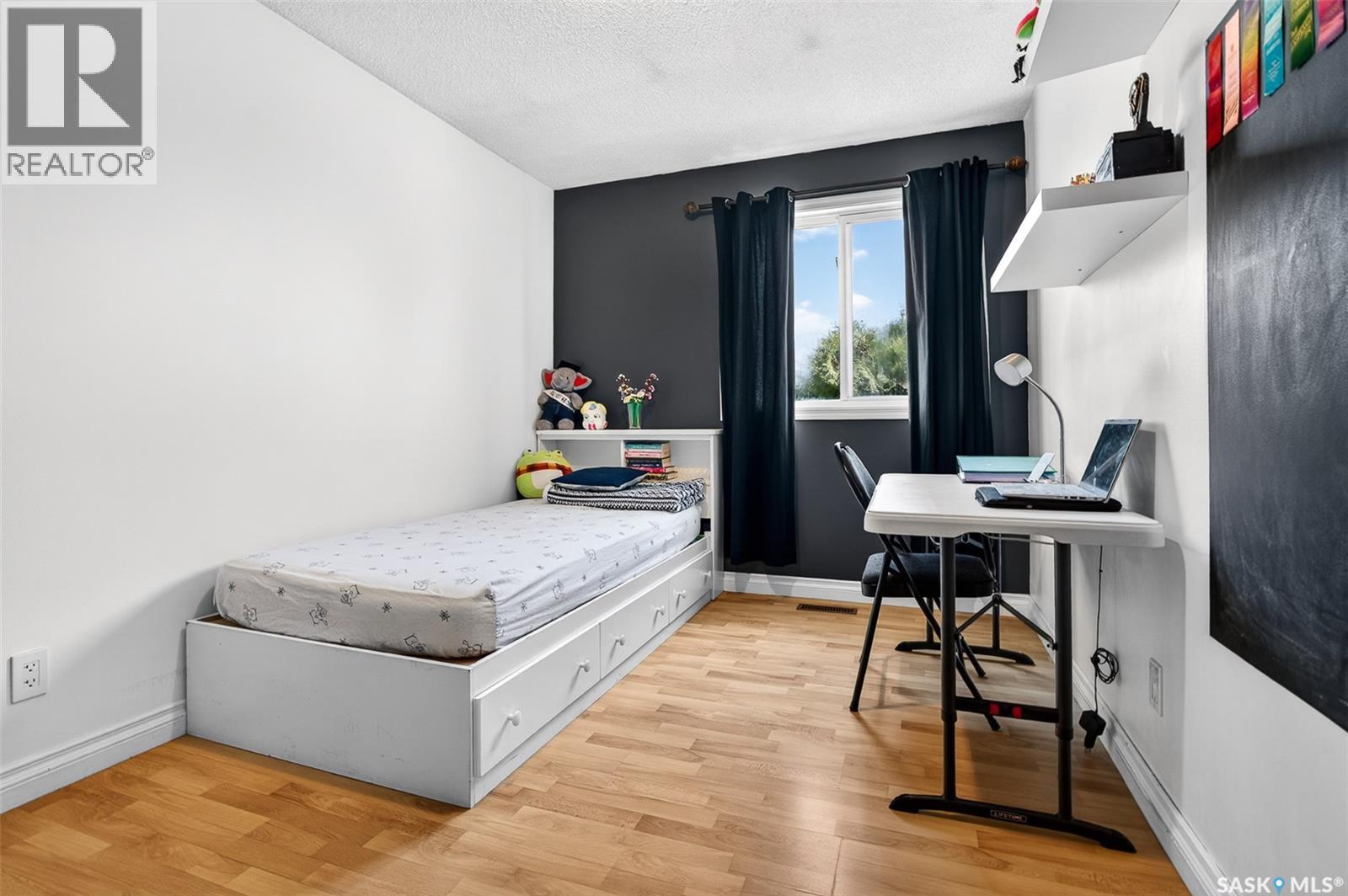 22 Edelweiss CRESCENT - 26