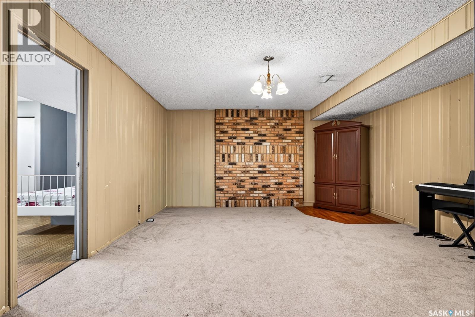22 Edelweiss CRESCENT - 36