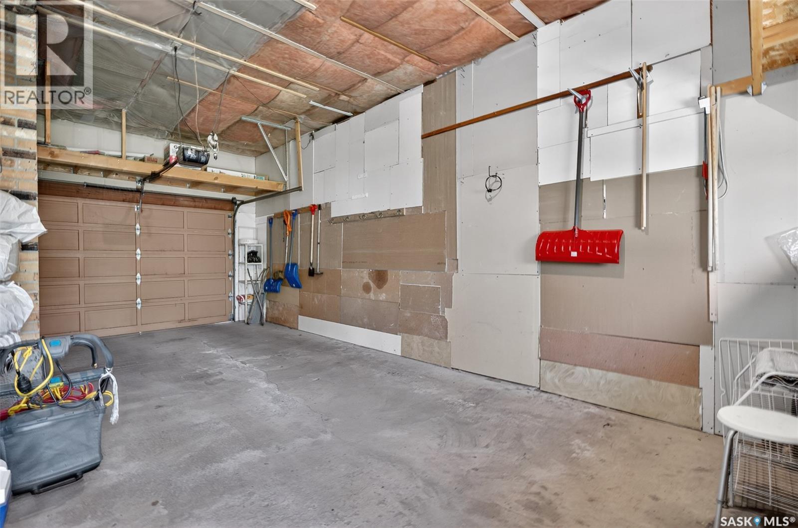 22 Edelweiss CRESCENT - 44
