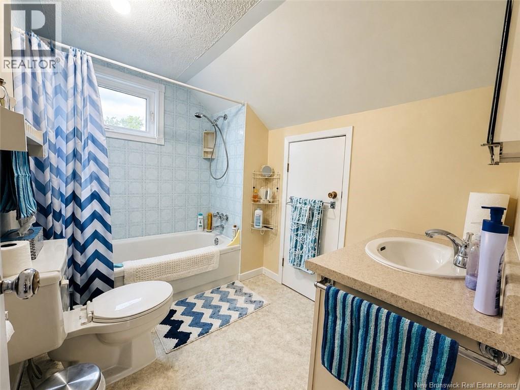 523 Queen Street - 13