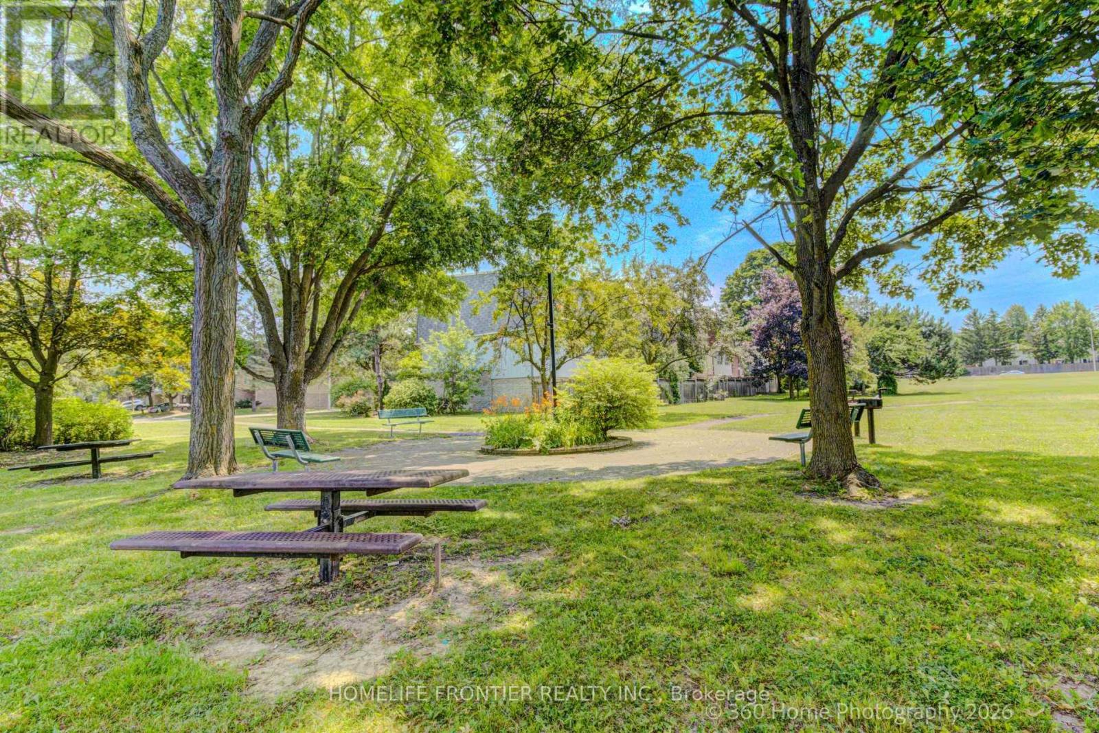 92 POPLAR CRESCENT W - 34