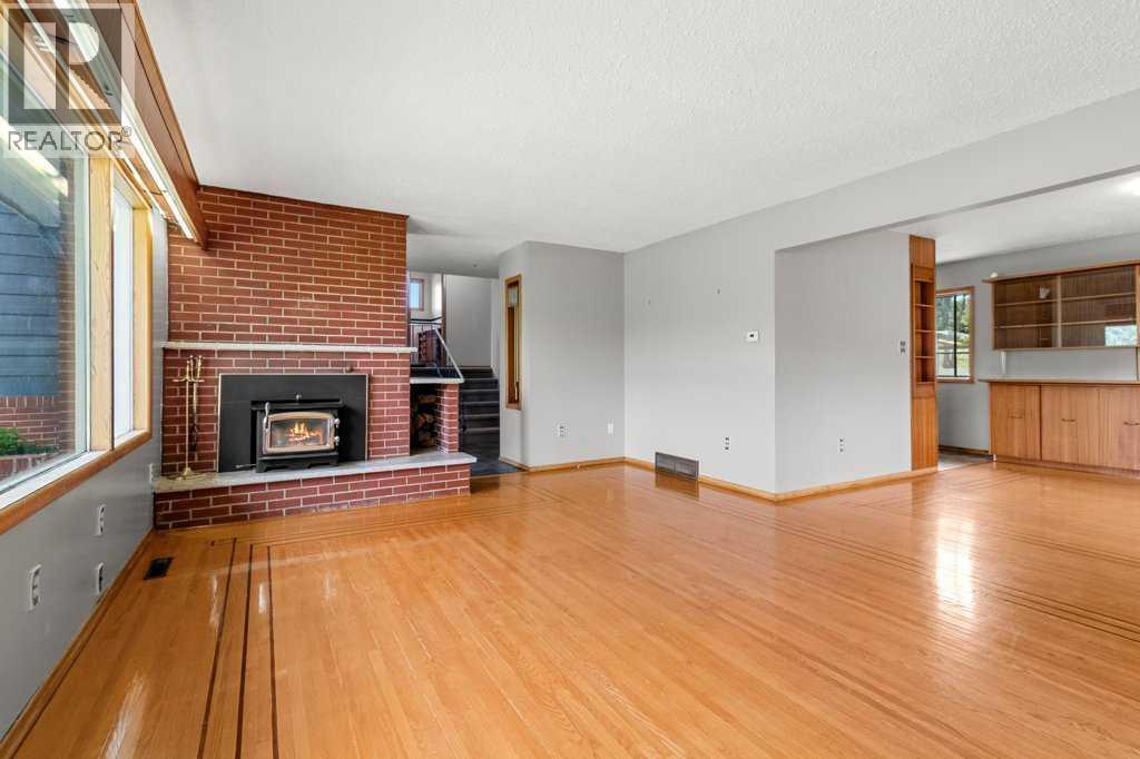 5307 48 Avenue - 10