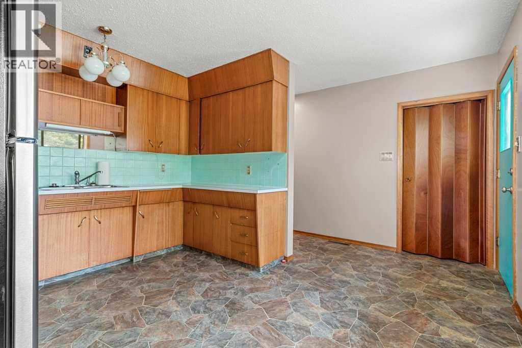 5307 48 Avenue - 6