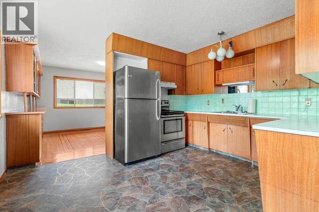 5307 48 Avenue - 7