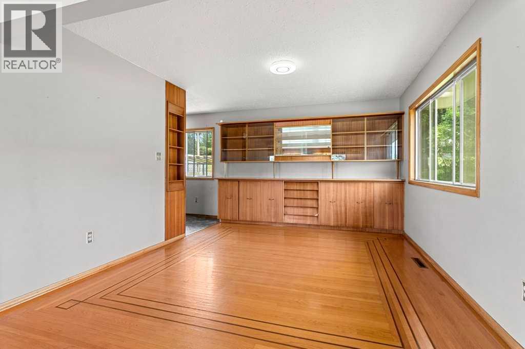 5307 48 Avenue - 9