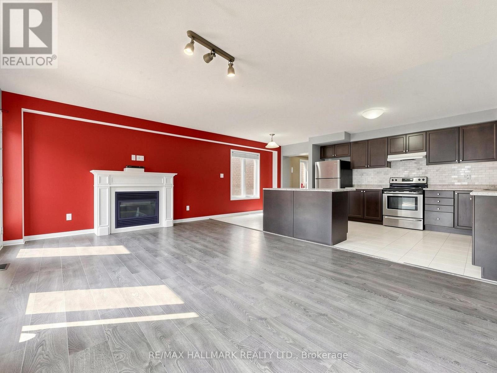 17 HOARD AVENUE S - 8