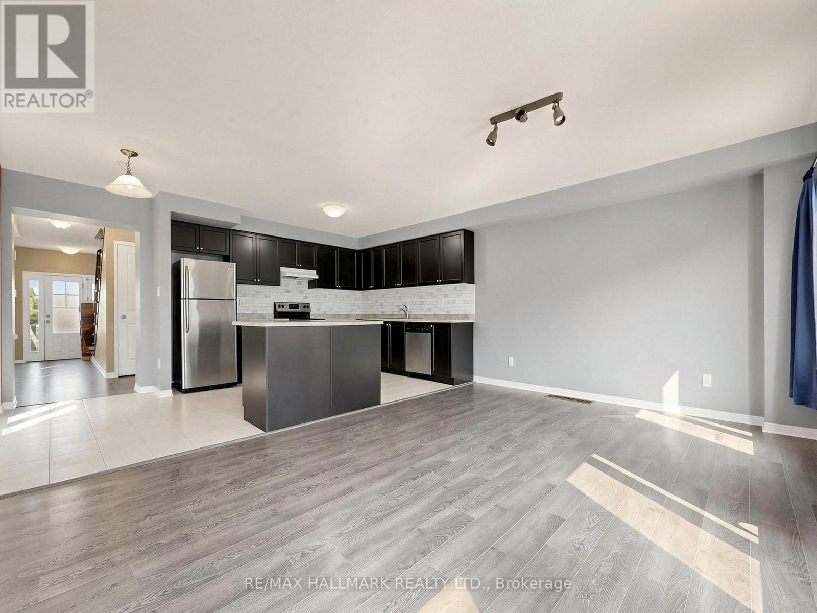 17 HOARD AVENUE S - 11