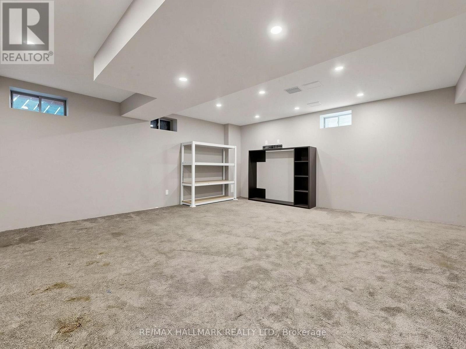 17 HOARD AVENUE S - 34