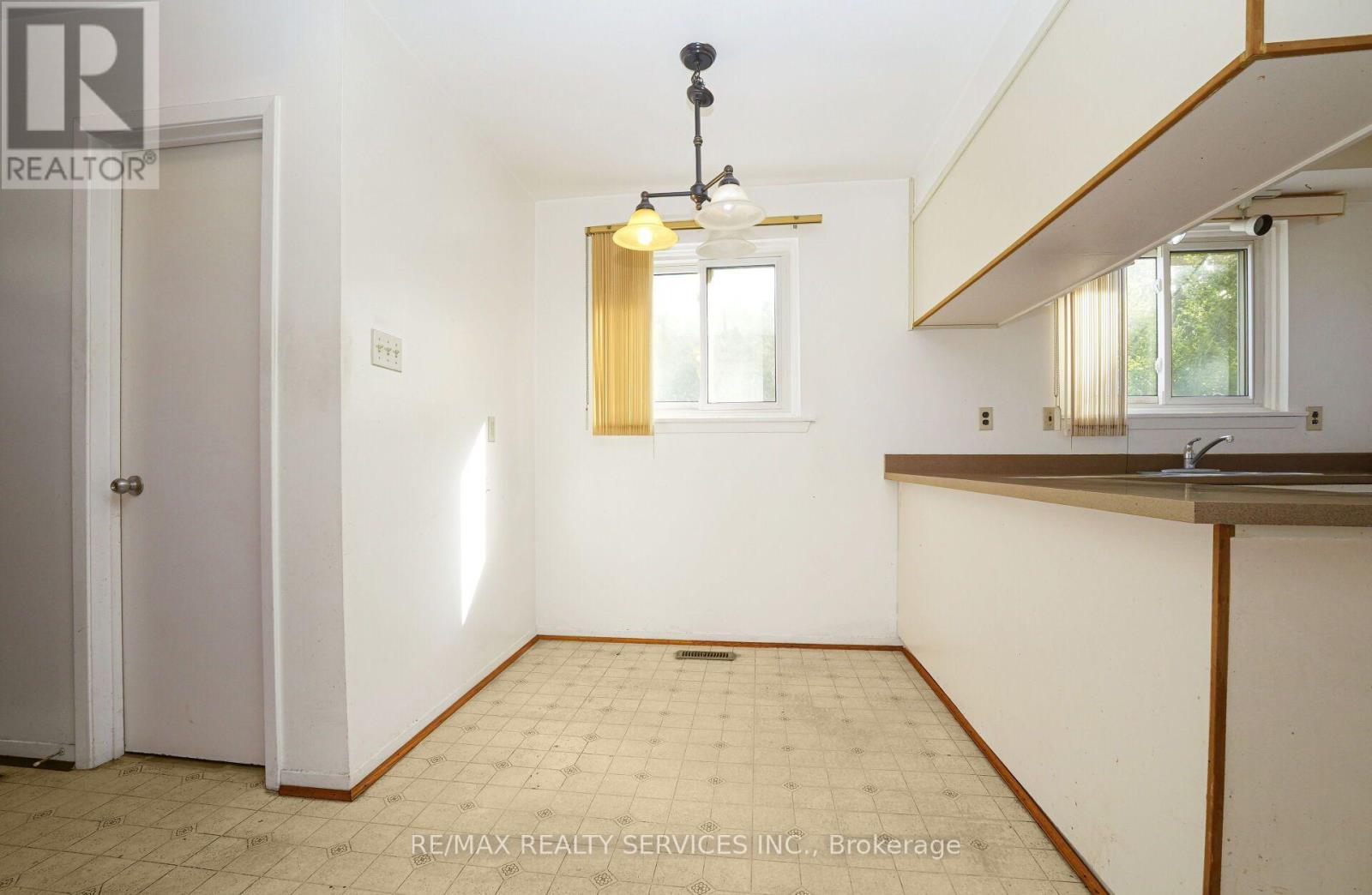 79 CLOVERDALE DRIVE - 15