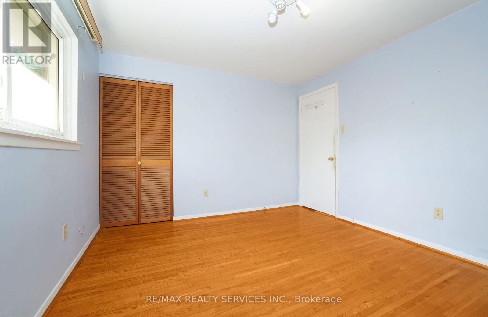 79 CLOVERDALE DRIVE - 25