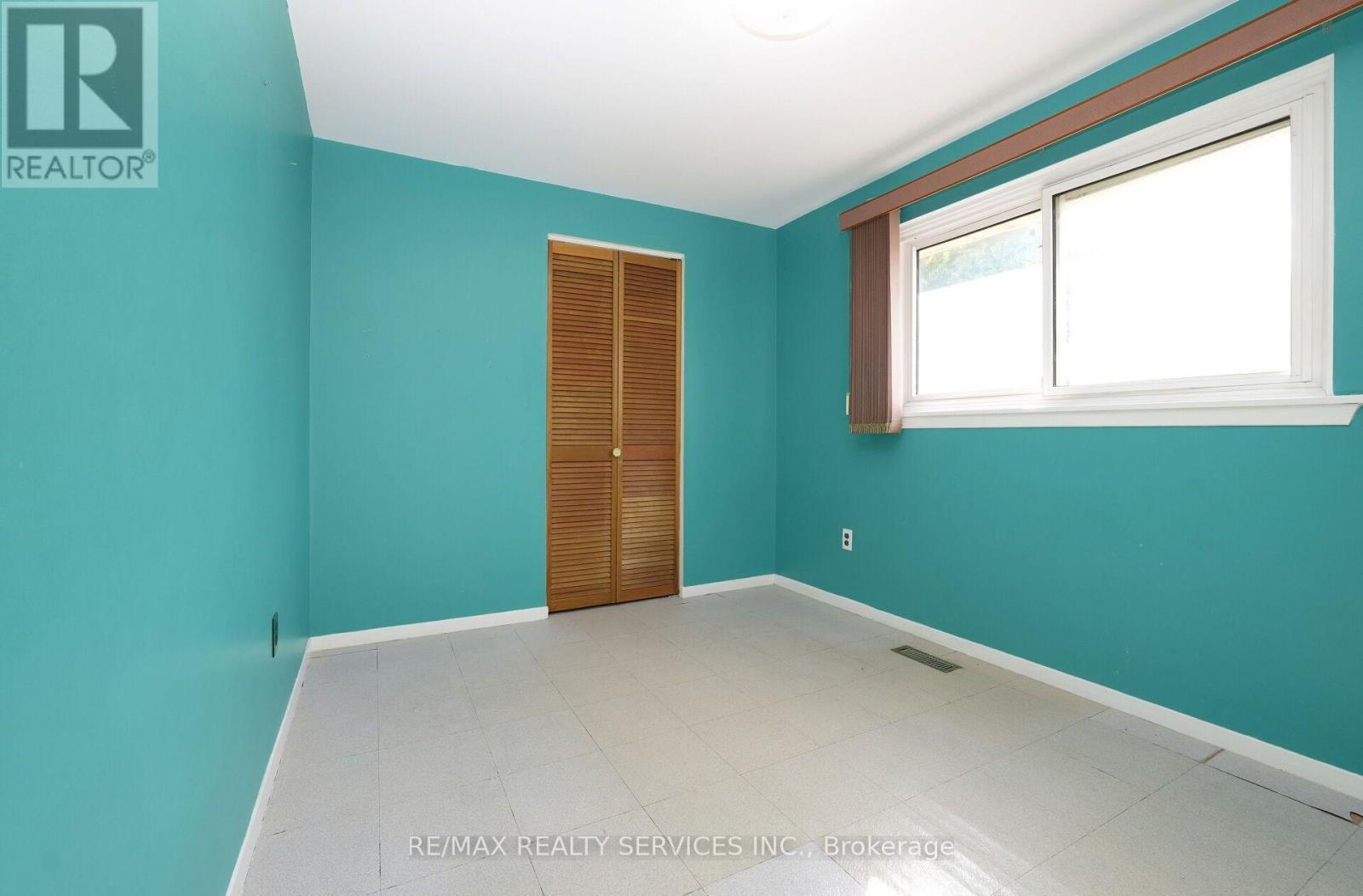 79 CLOVERDALE DRIVE - 27
