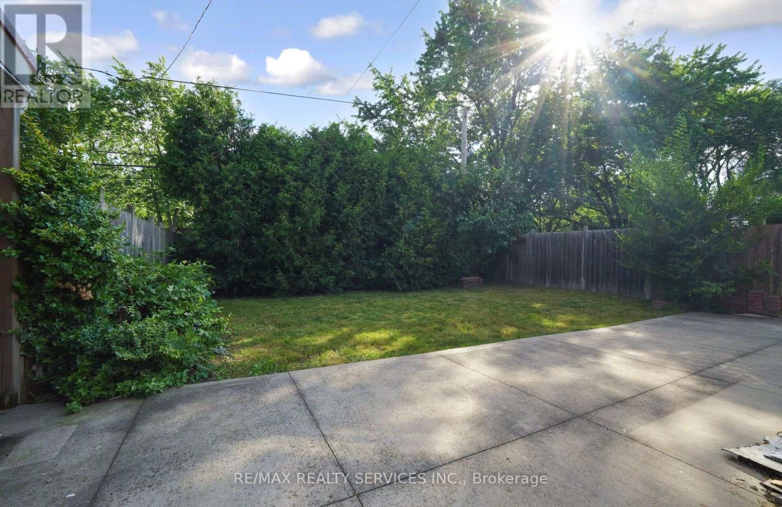 79 CLOVERDALE DRIVE - 38
