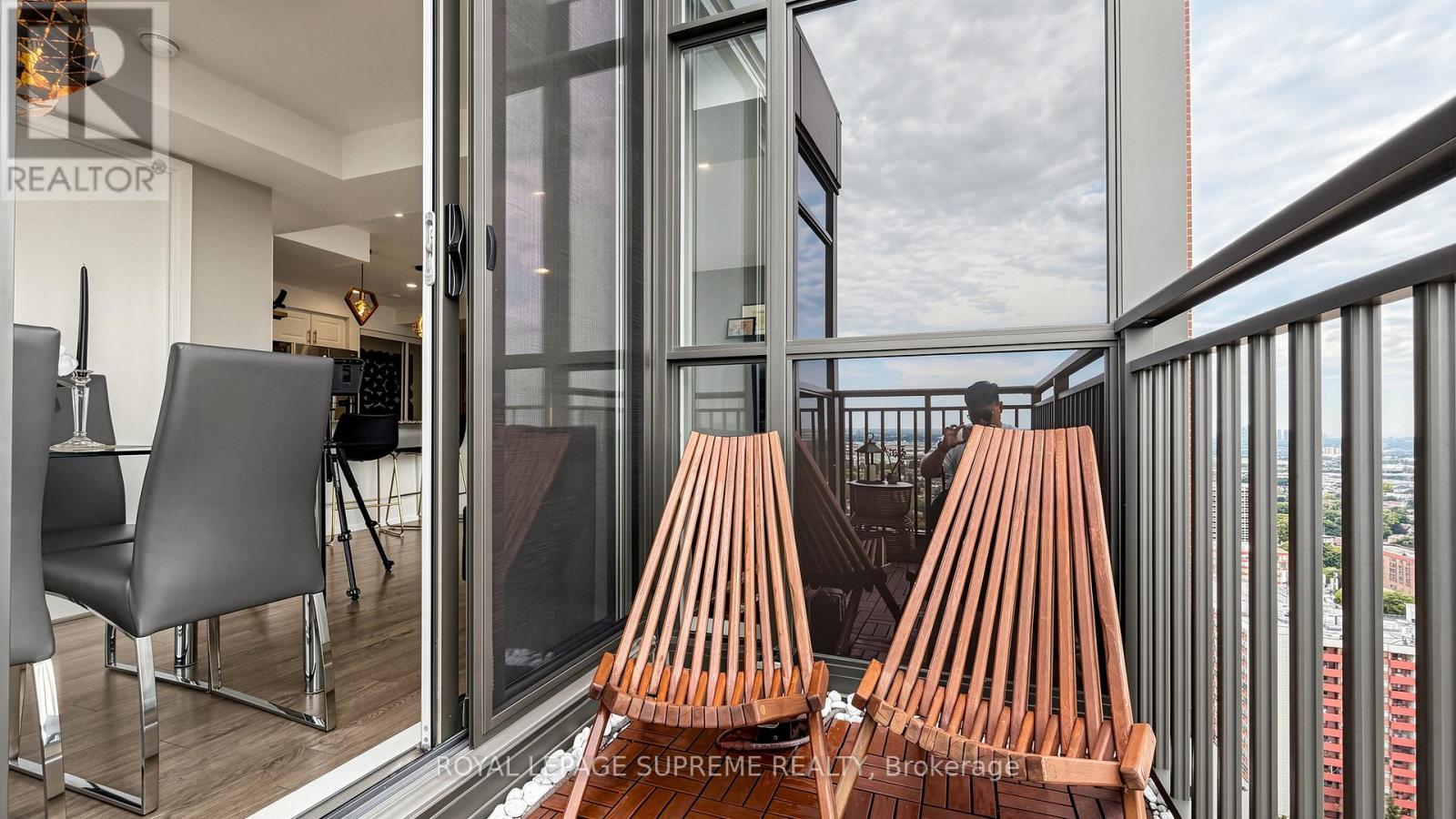 #2702 830 LAWRENCE AVENUE W - 26