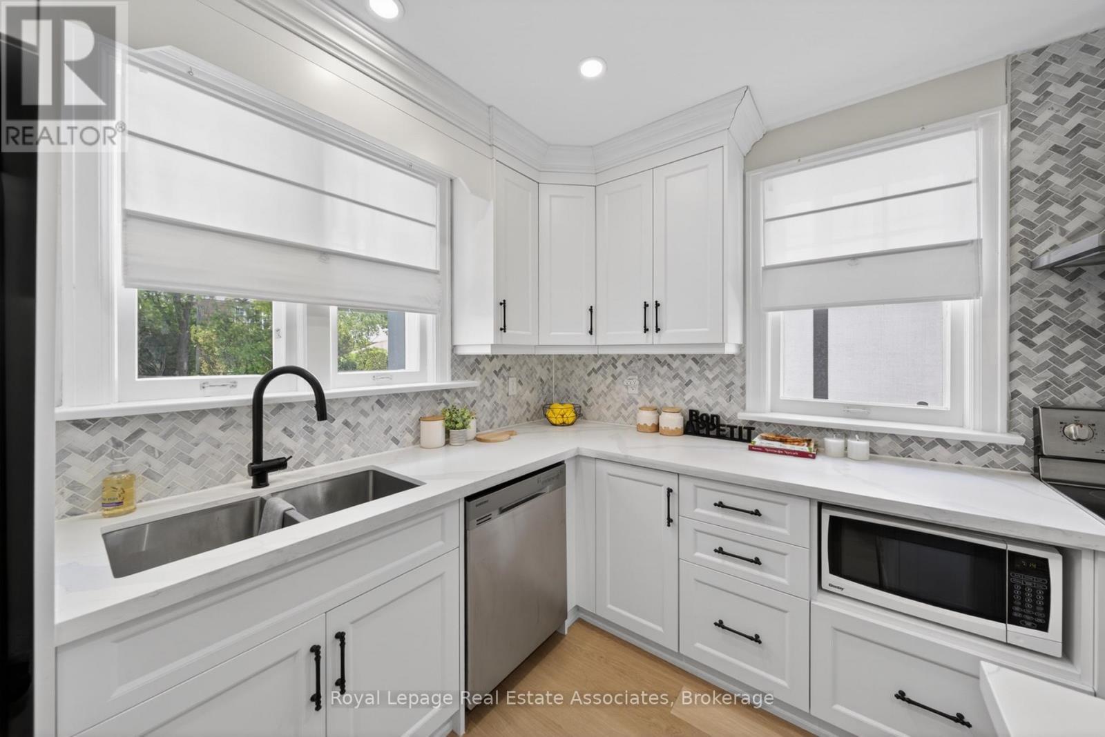 24 PEEL AVENUE - 11