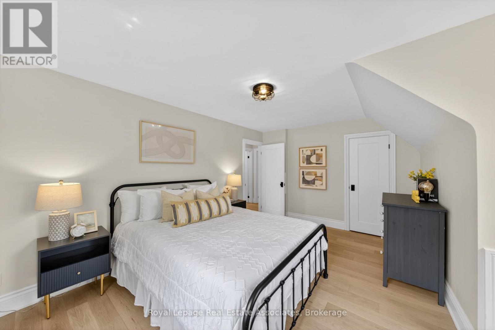 24 PEEL AVENUE - 23