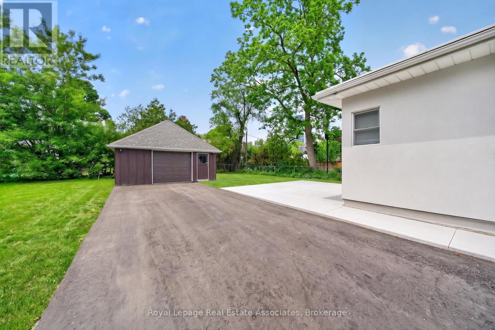 24 PEEL AVENUE - 28
