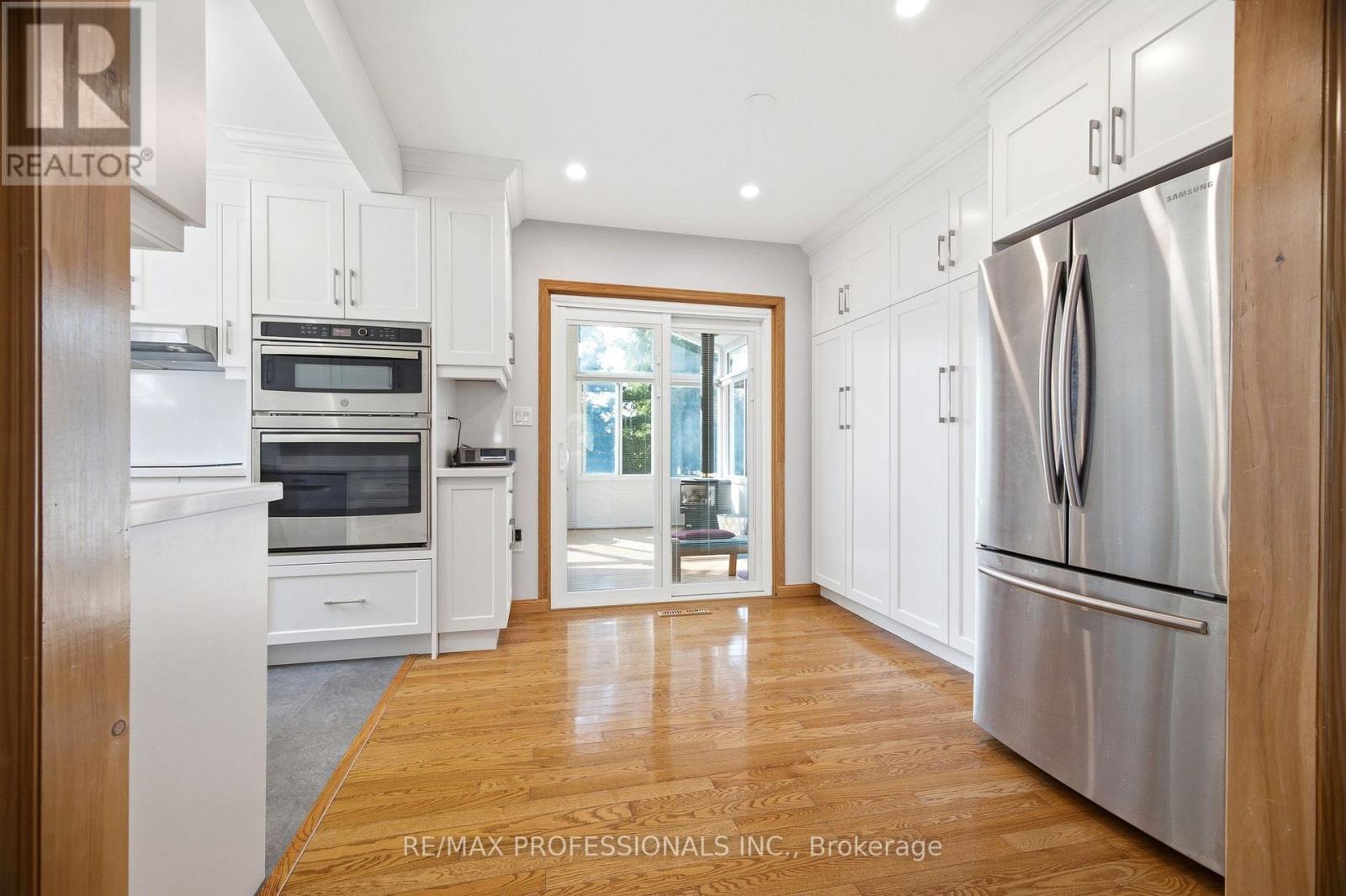 580 EXBURY CRESCENT - 12