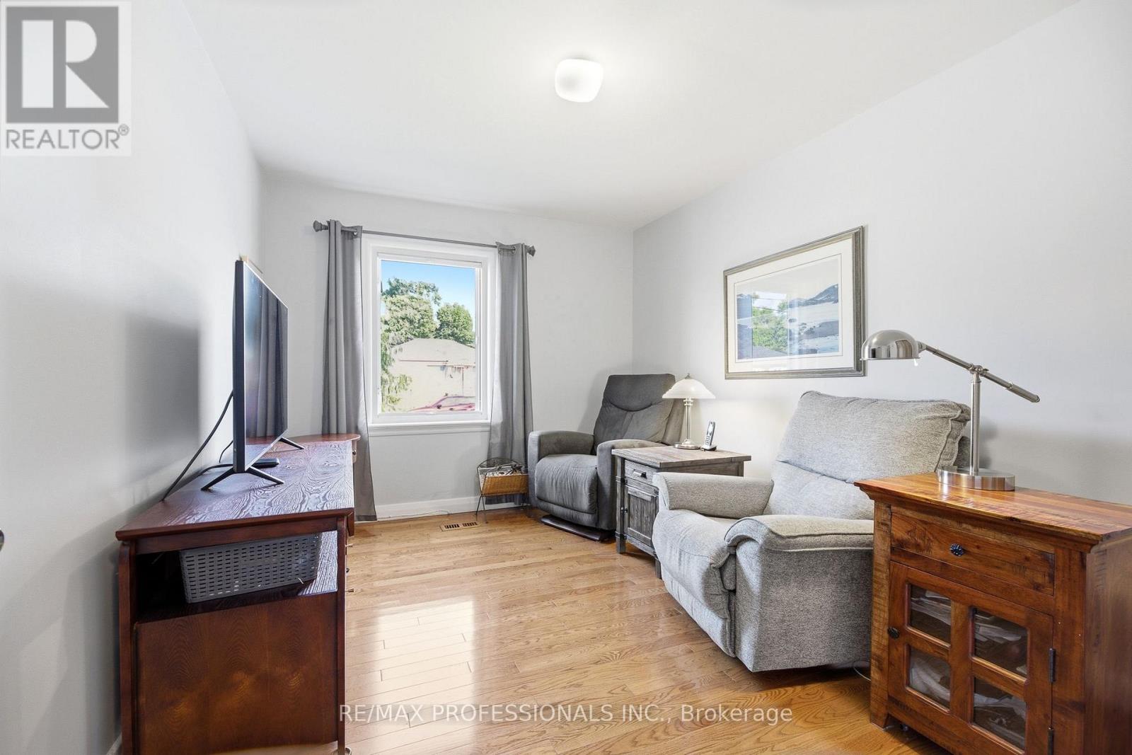 580 EXBURY CRESCENT - 18
