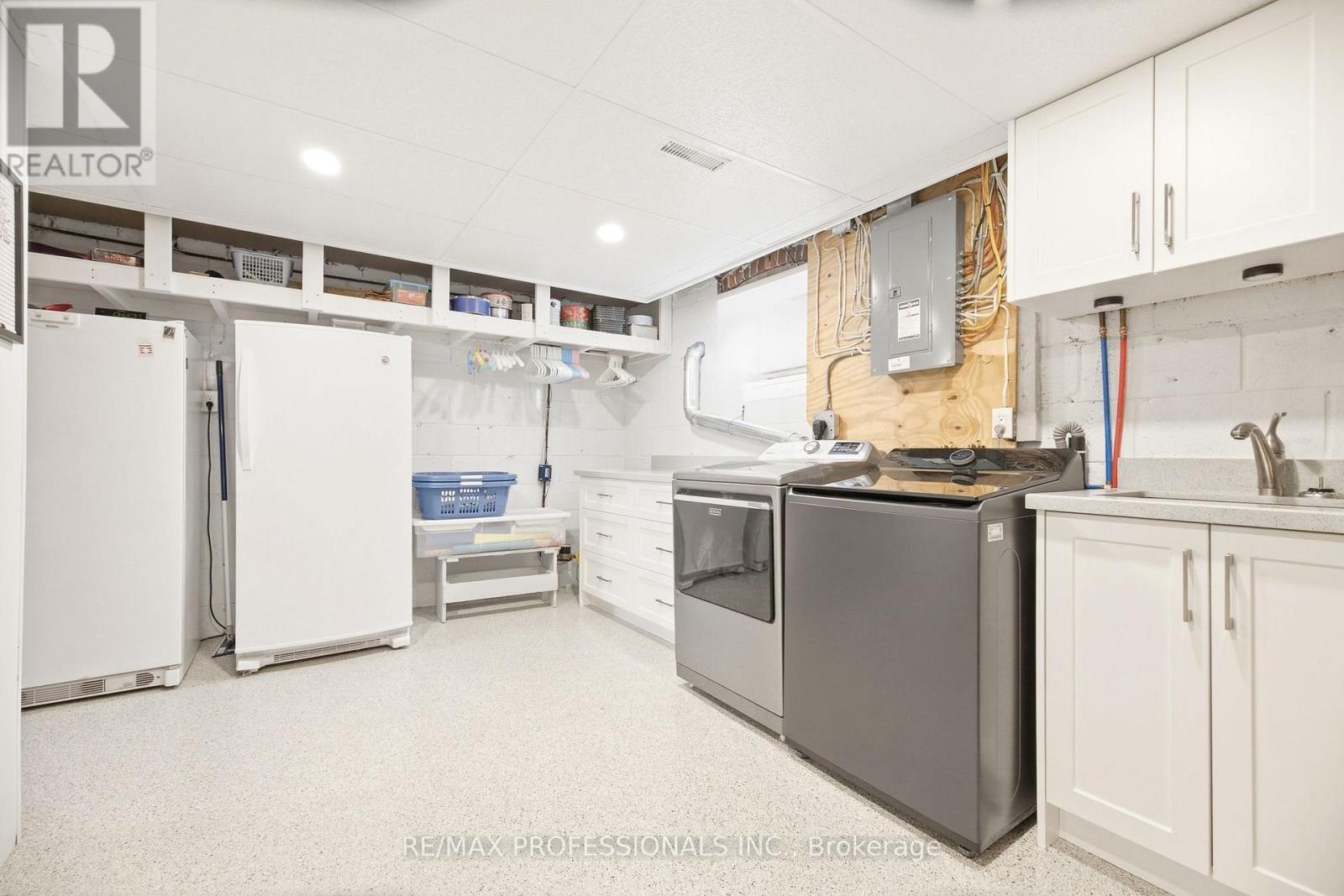 580 EXBURY CRESCENT - 24