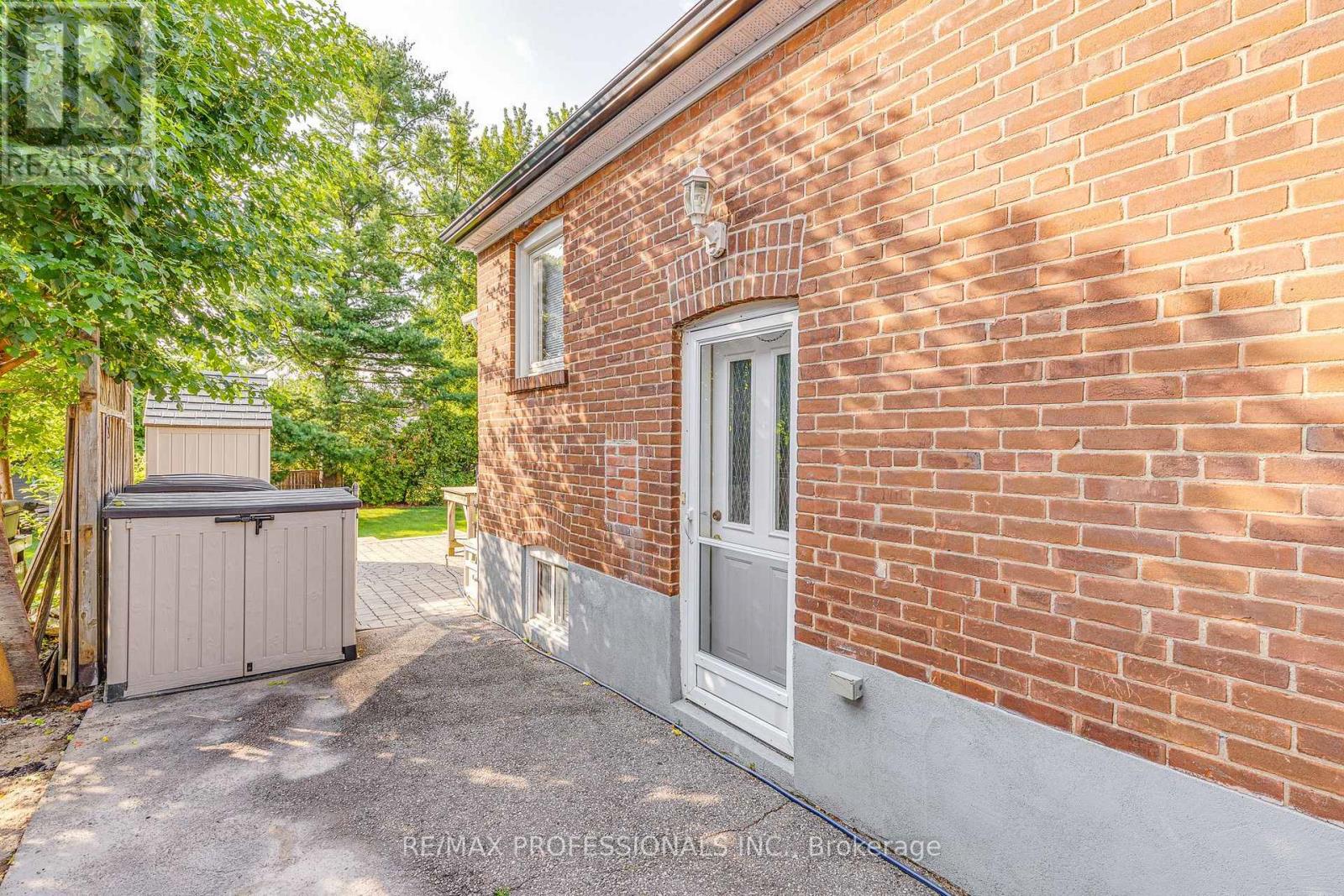 580 EXBURY CRESCENT - 27