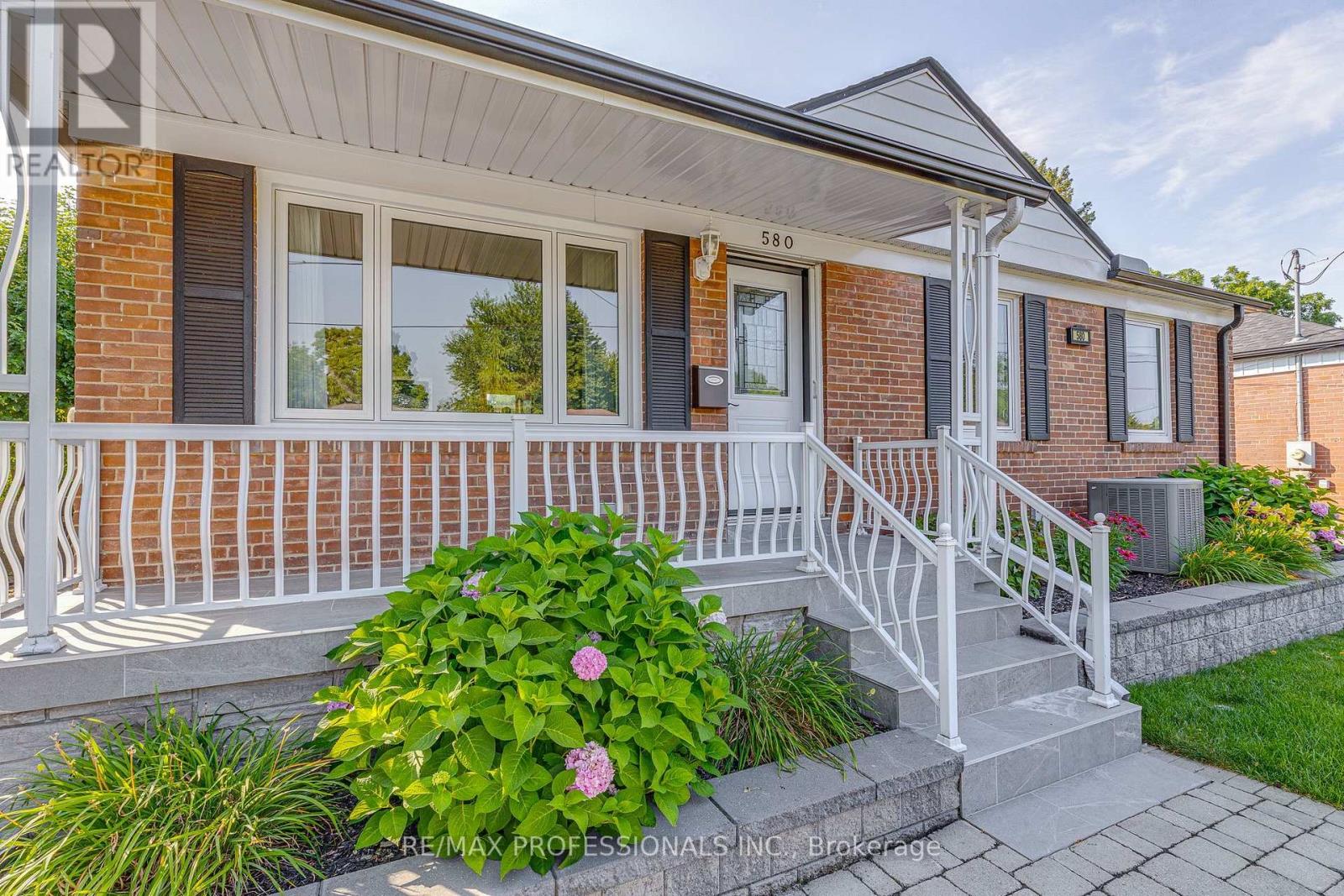 580 EXBURY CRESCENT - 3