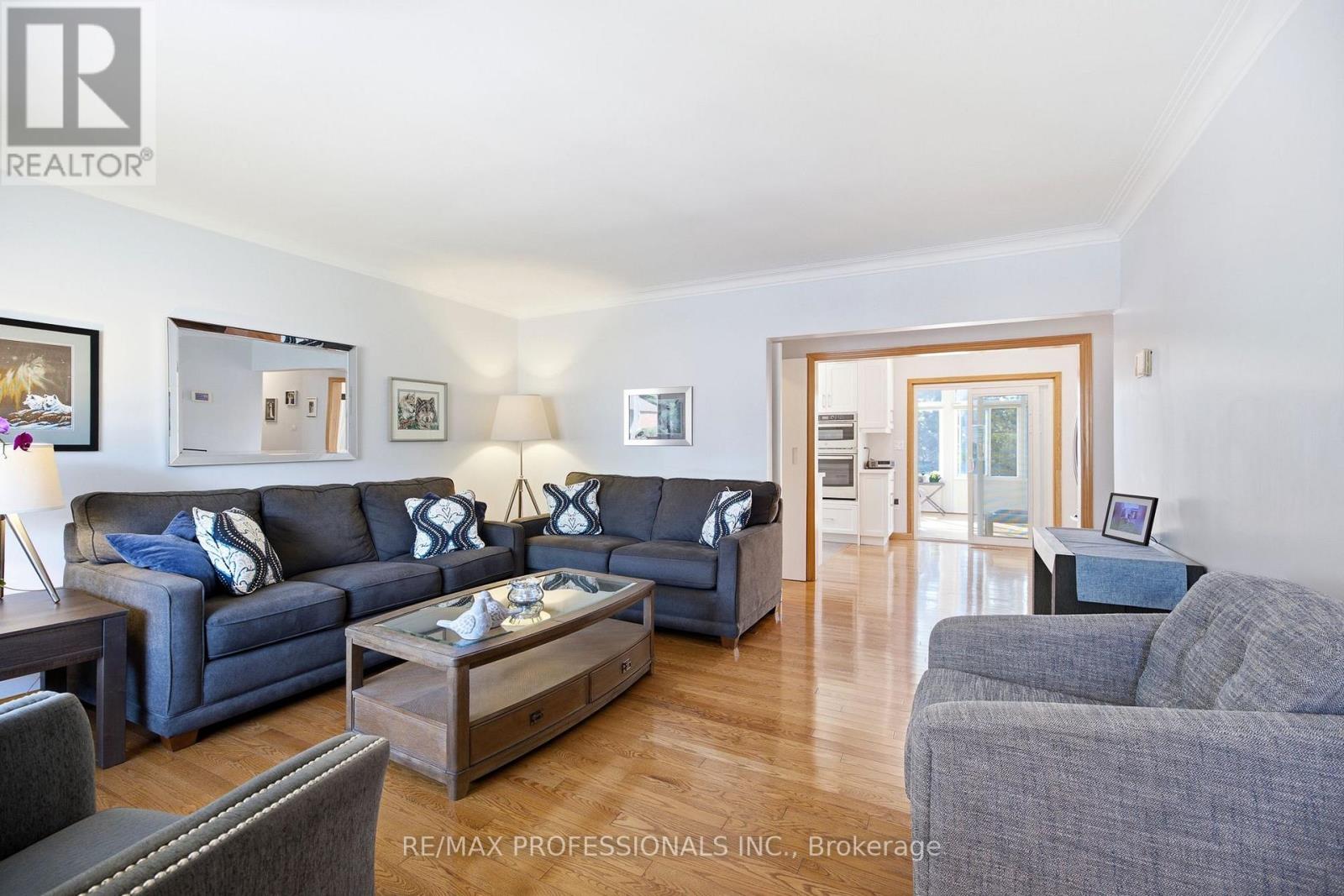 580 EXBURY CRESCENT - 5