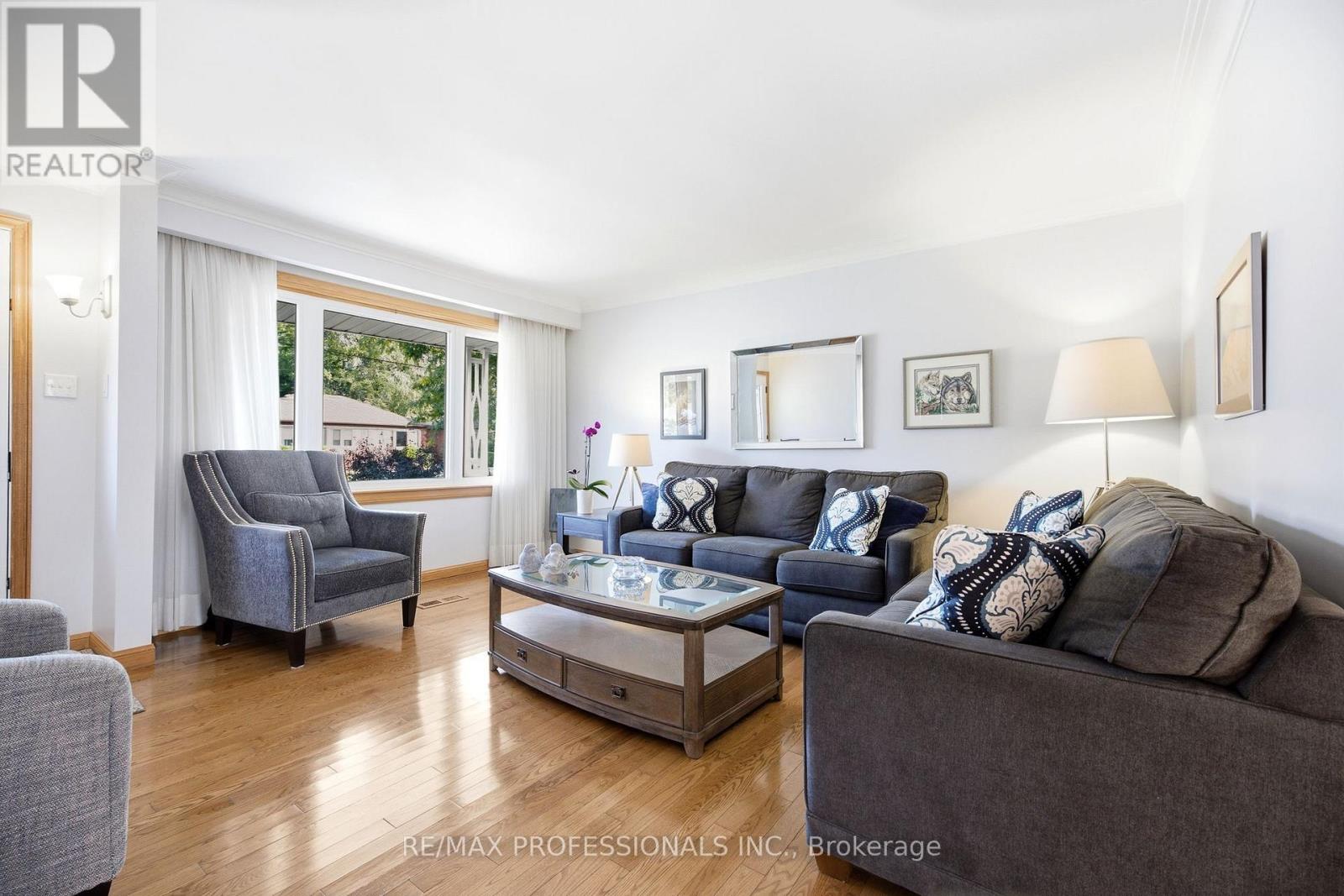 580 EXBURY CRESCENT - 6