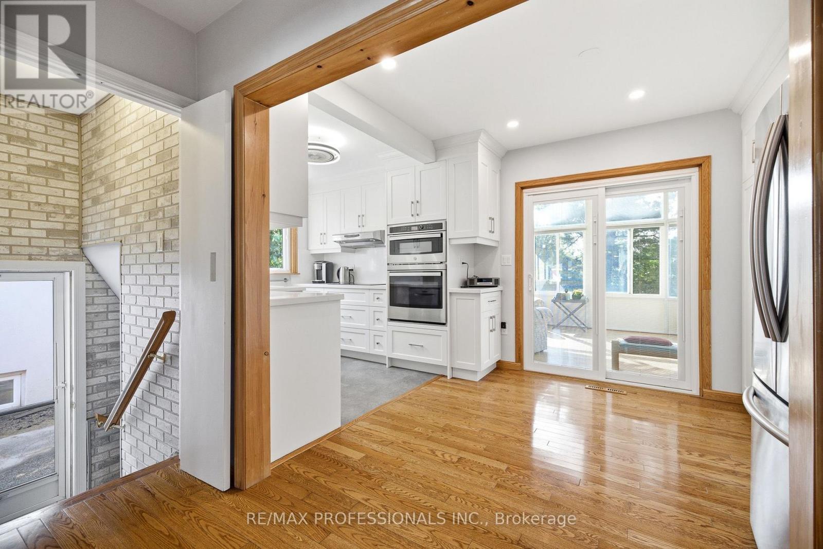 580 EXBURY CRESCENT - 7