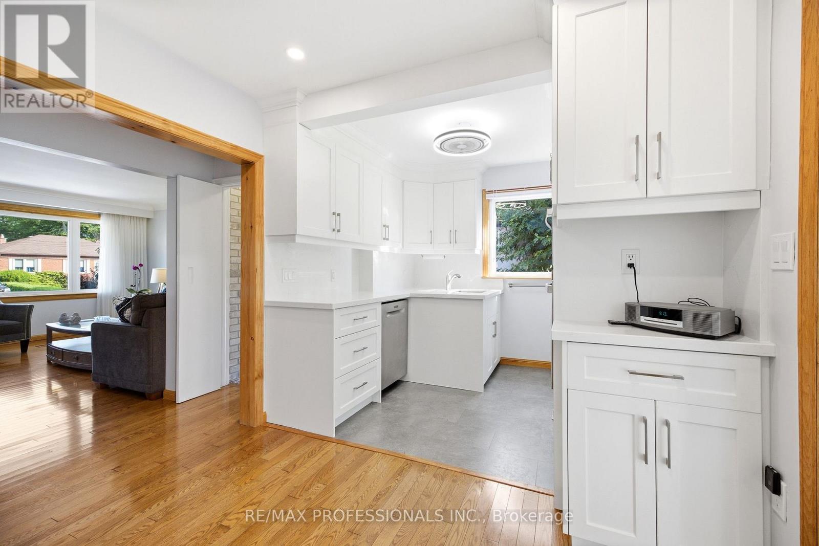 580 EXBURY CRESCENT - 8