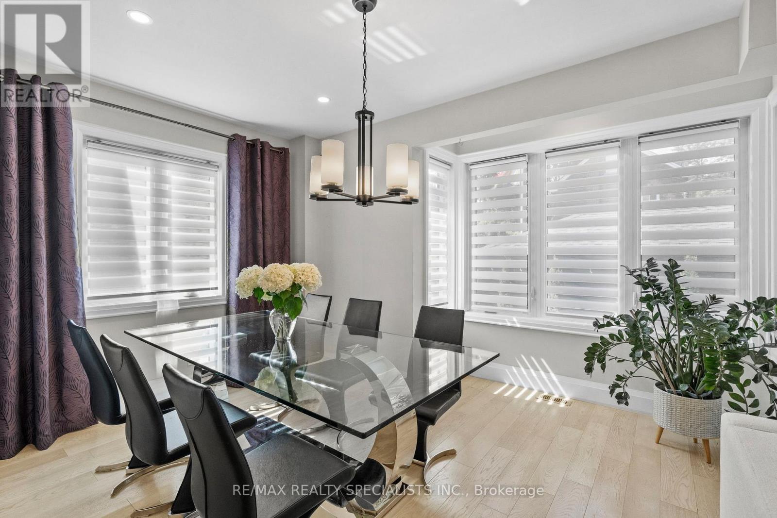 24 PEEL STREET N - 18