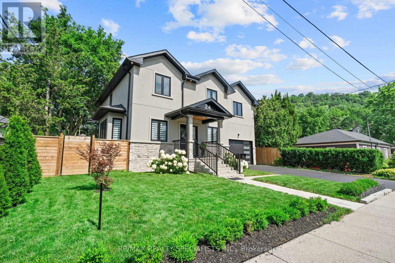 24 PEEL STREET N - 2