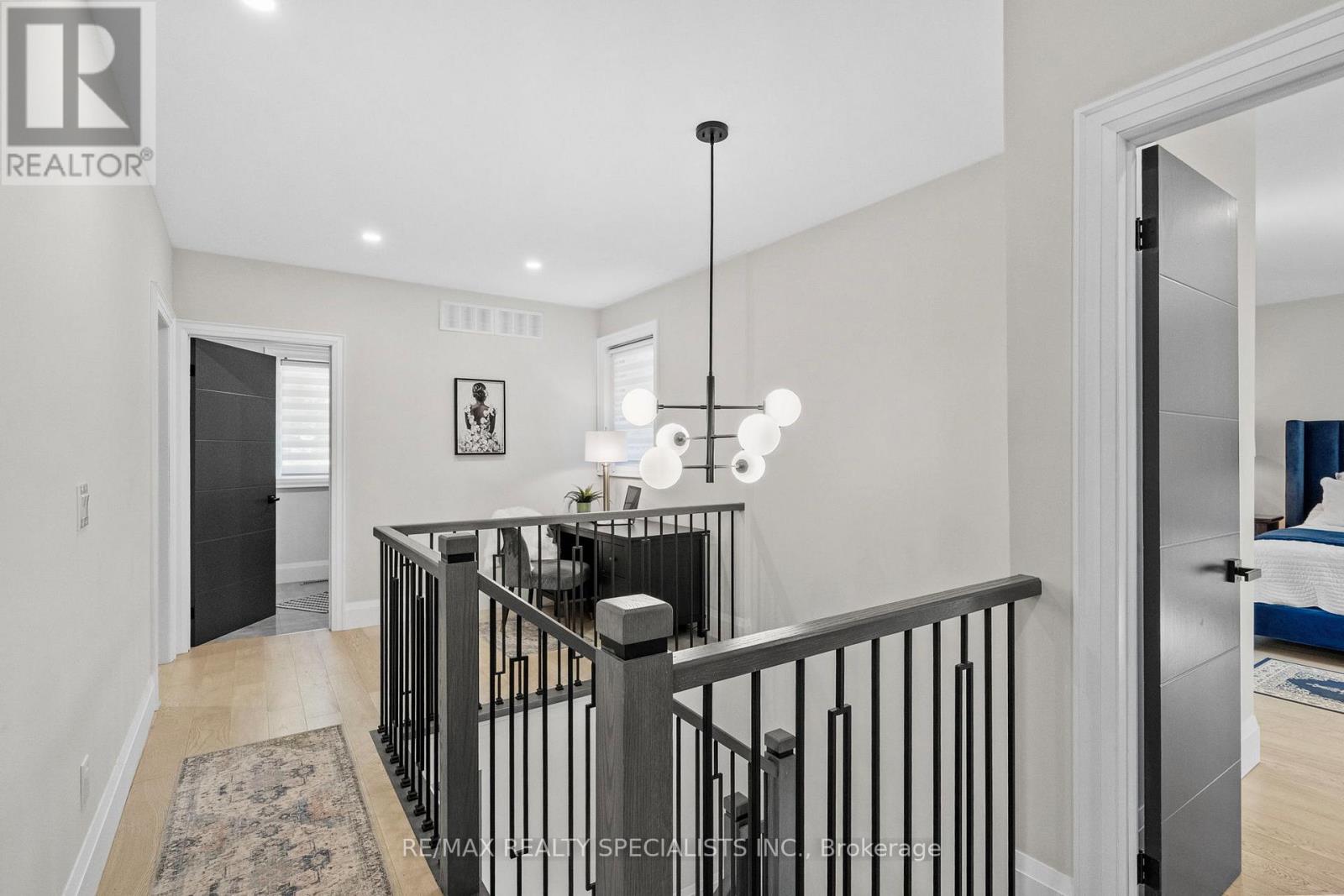 24 PEEL STREET N - 20