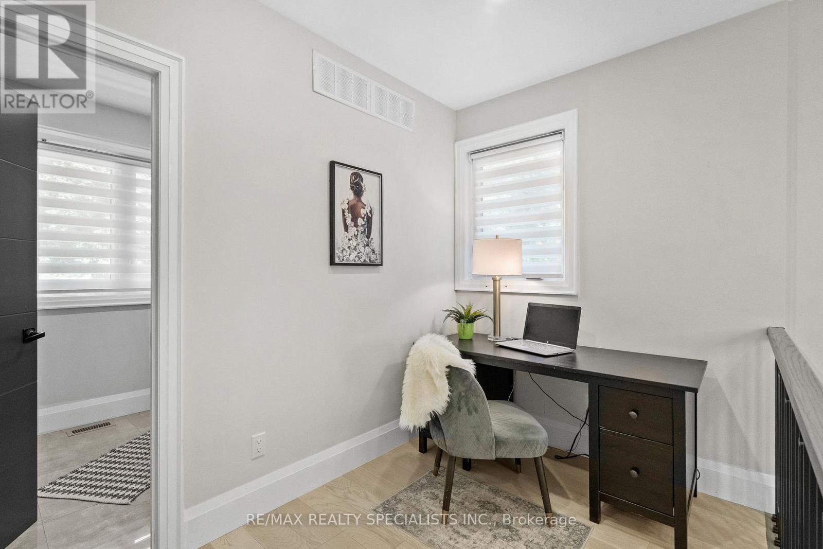 24 PEEL STREET N - 28