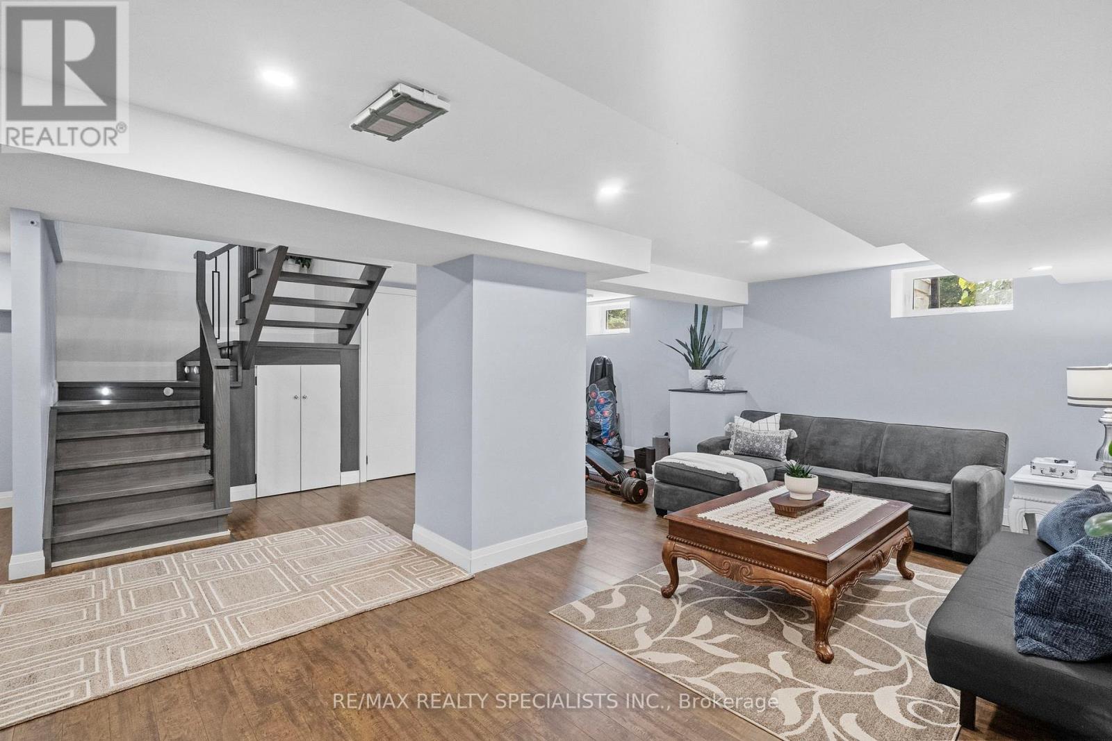 24 PEEL STREET N - 39