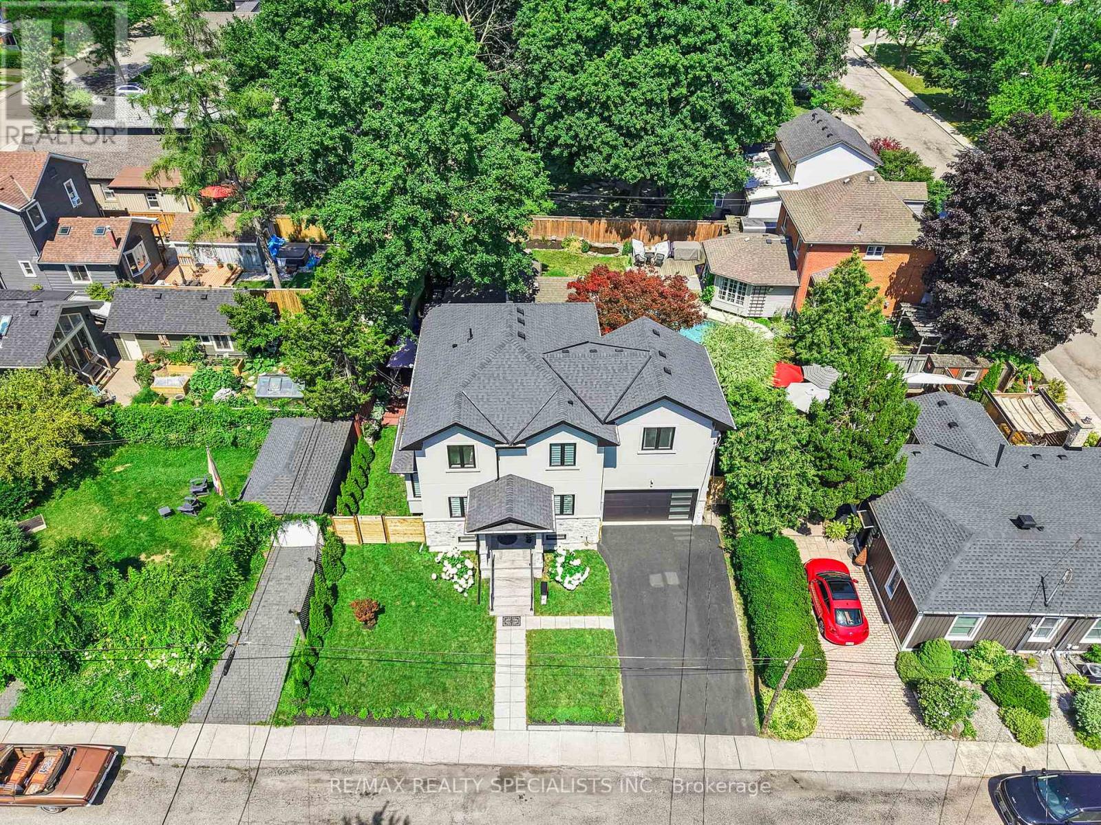24 PEEL STREET N - 48