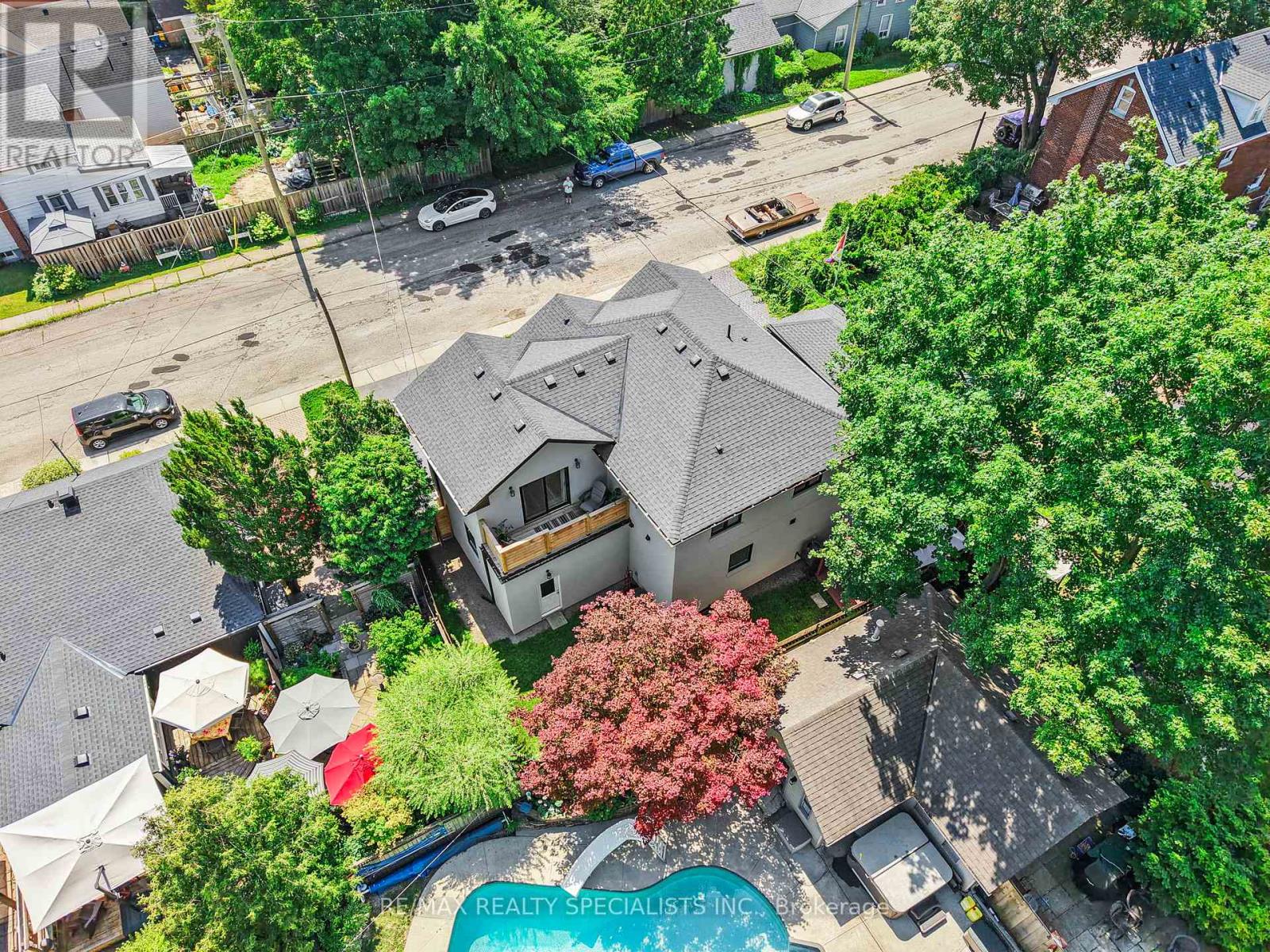 24 PEEL STREET N - 49