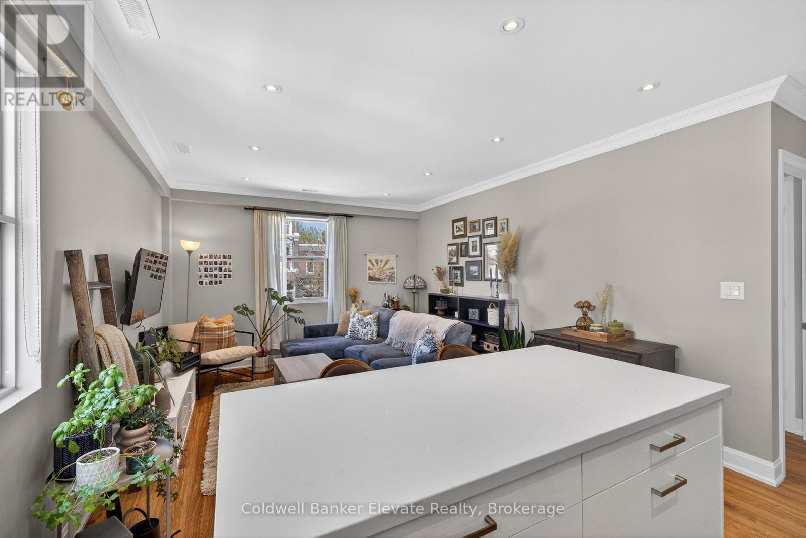#205 2 KING STREET W - 11