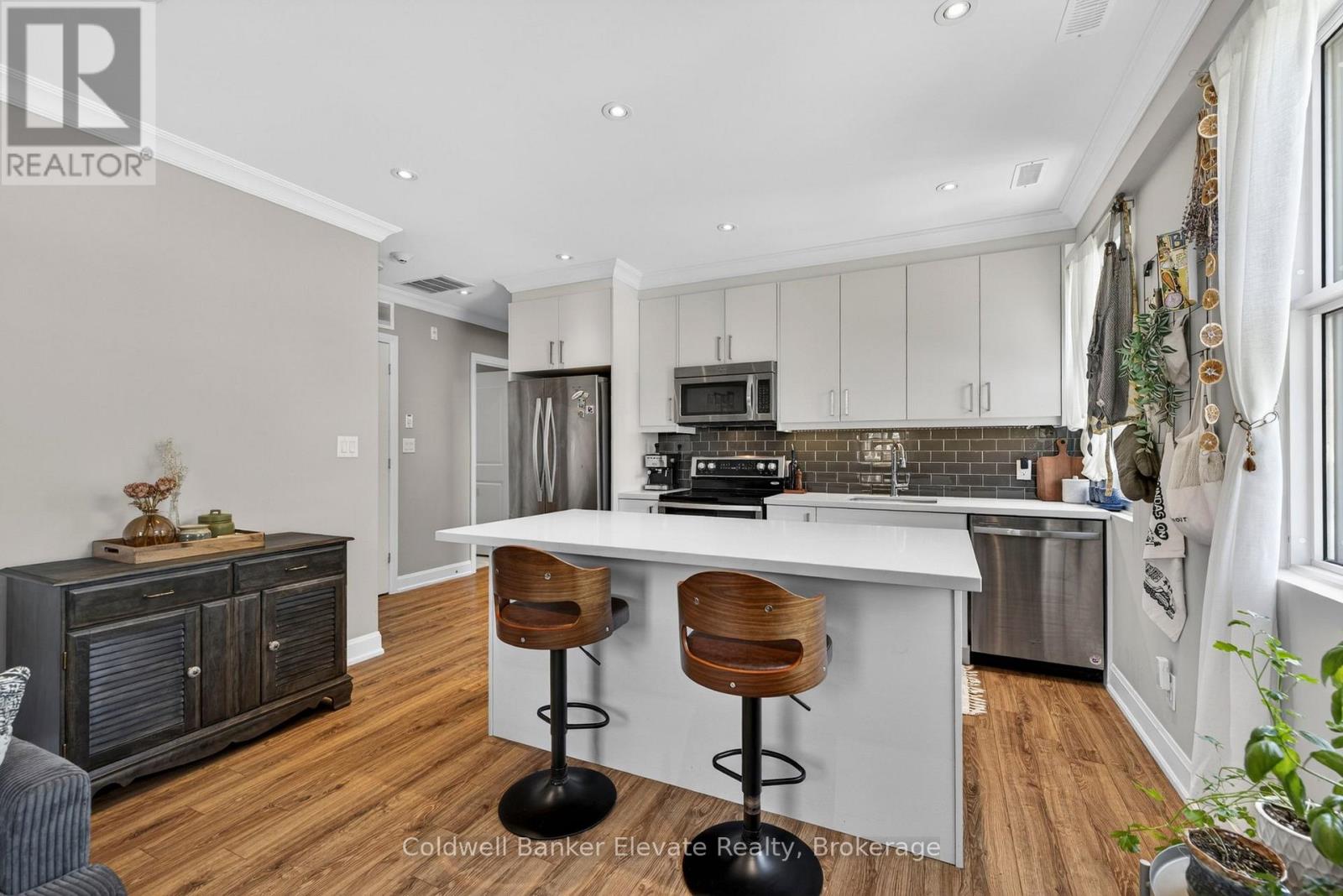 #205 2 KING STREET W - 13