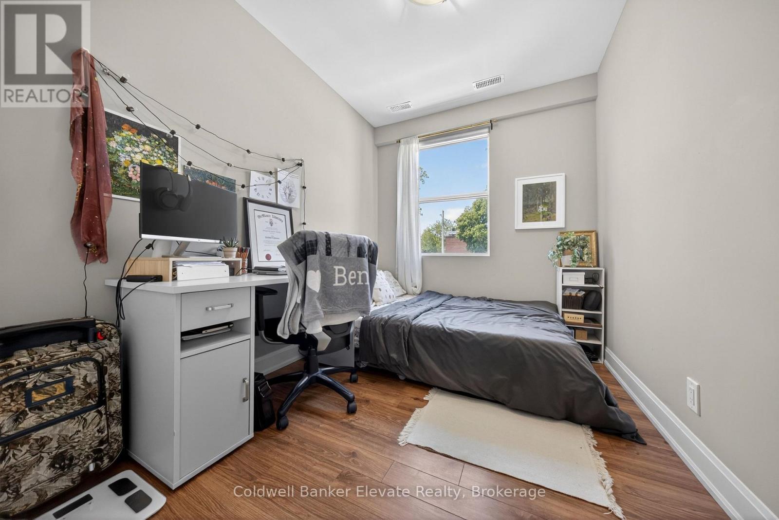 #205 2 KING STREET W - 22