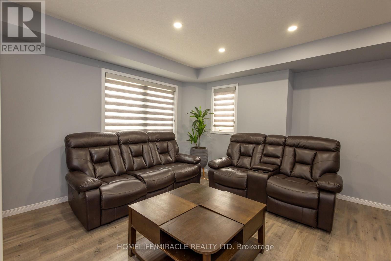 #30B 931 GLASGOW STREET - 12