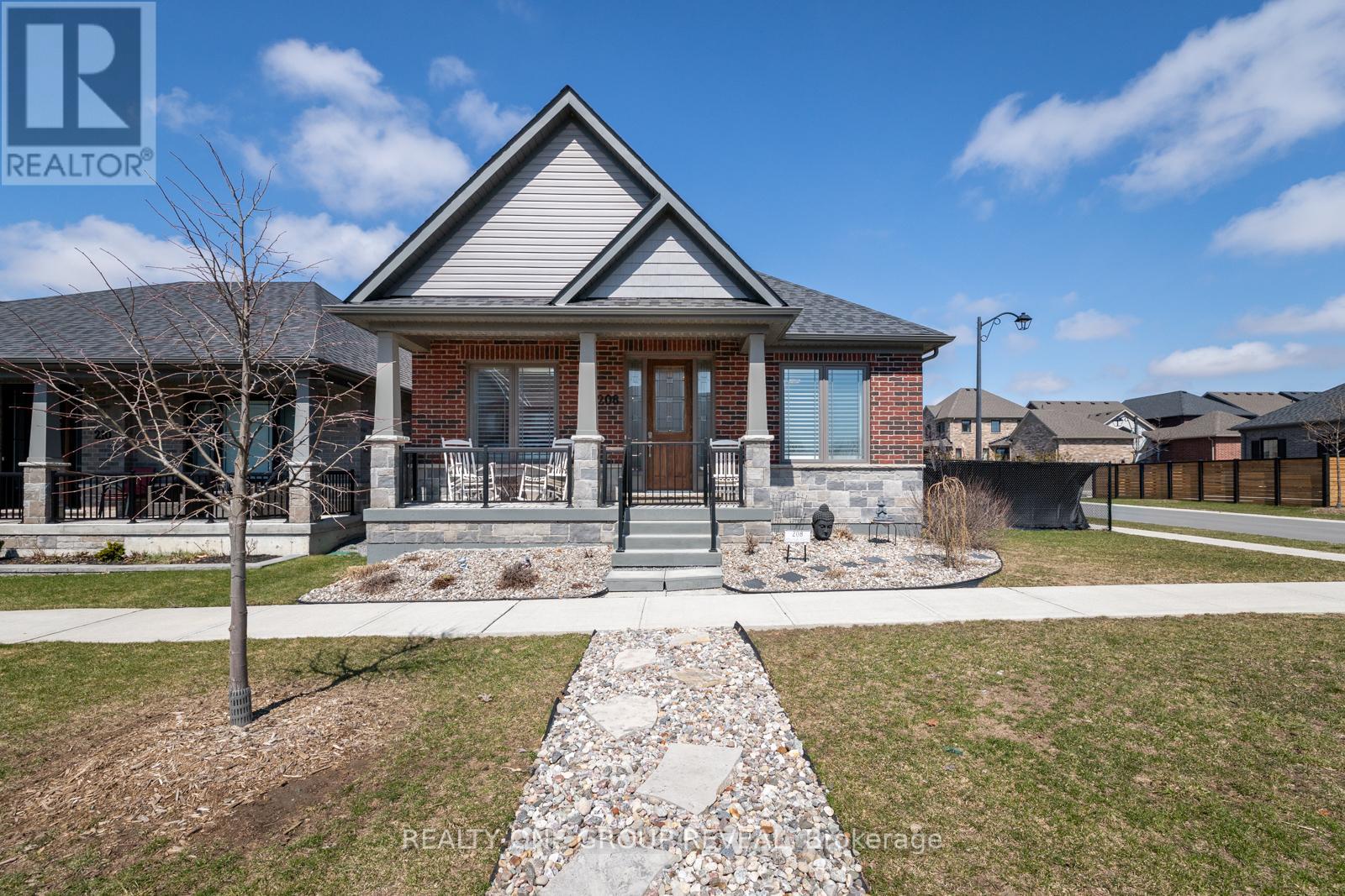 208 STRACHAN STREET - 1