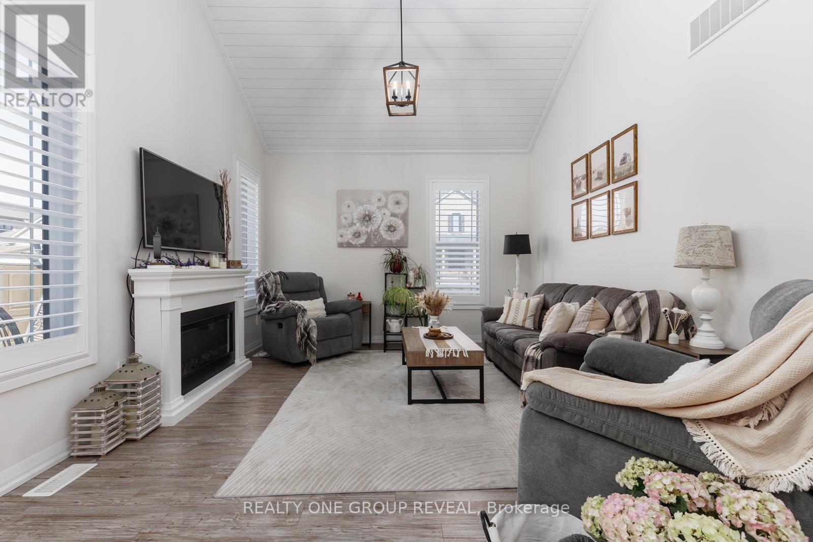 208 STRACHAN STREET - Image 3