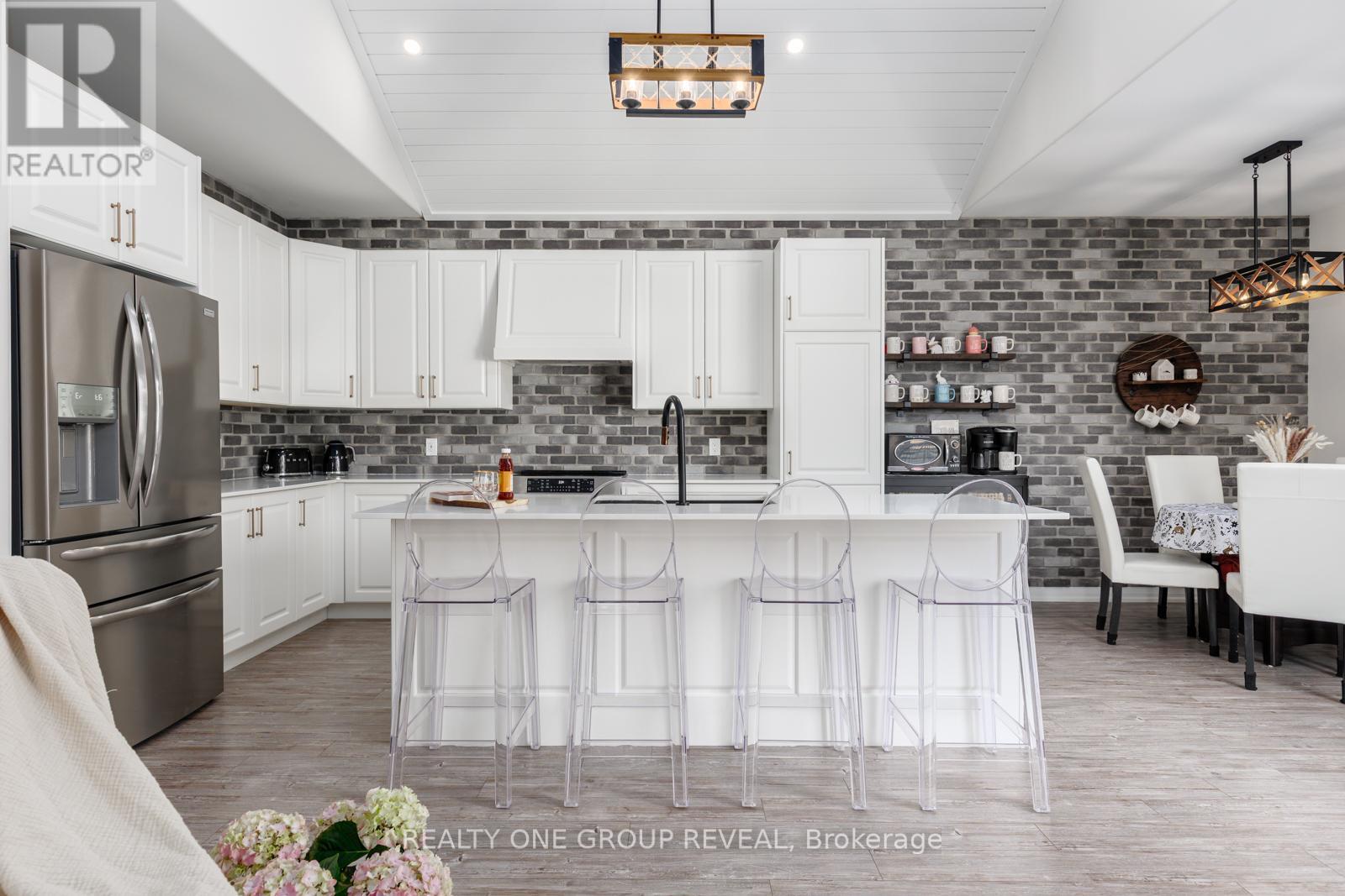 208 STRACHAN STREET - Image 5