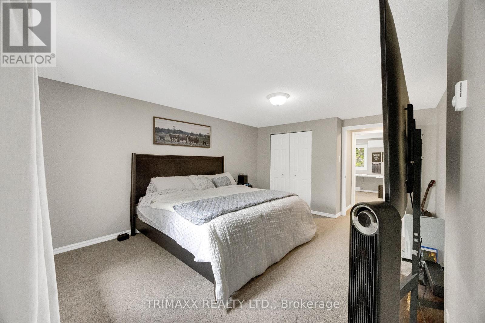 #35 1855 ALDERSBROOK ROAD - 28