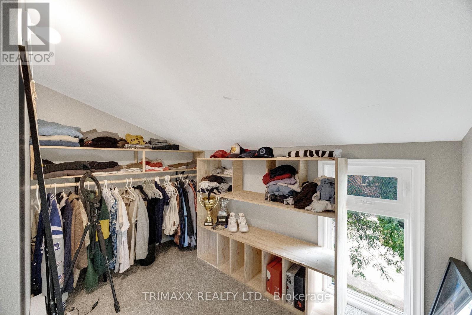 #35 1855 ALDERSBROOK ROAD - 29