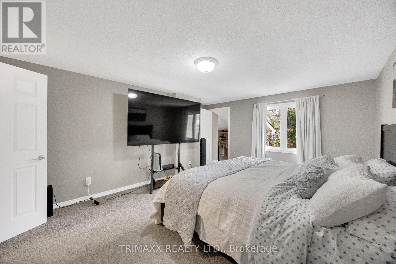 #35 1855 ALDERSBROOK ROAD - 30