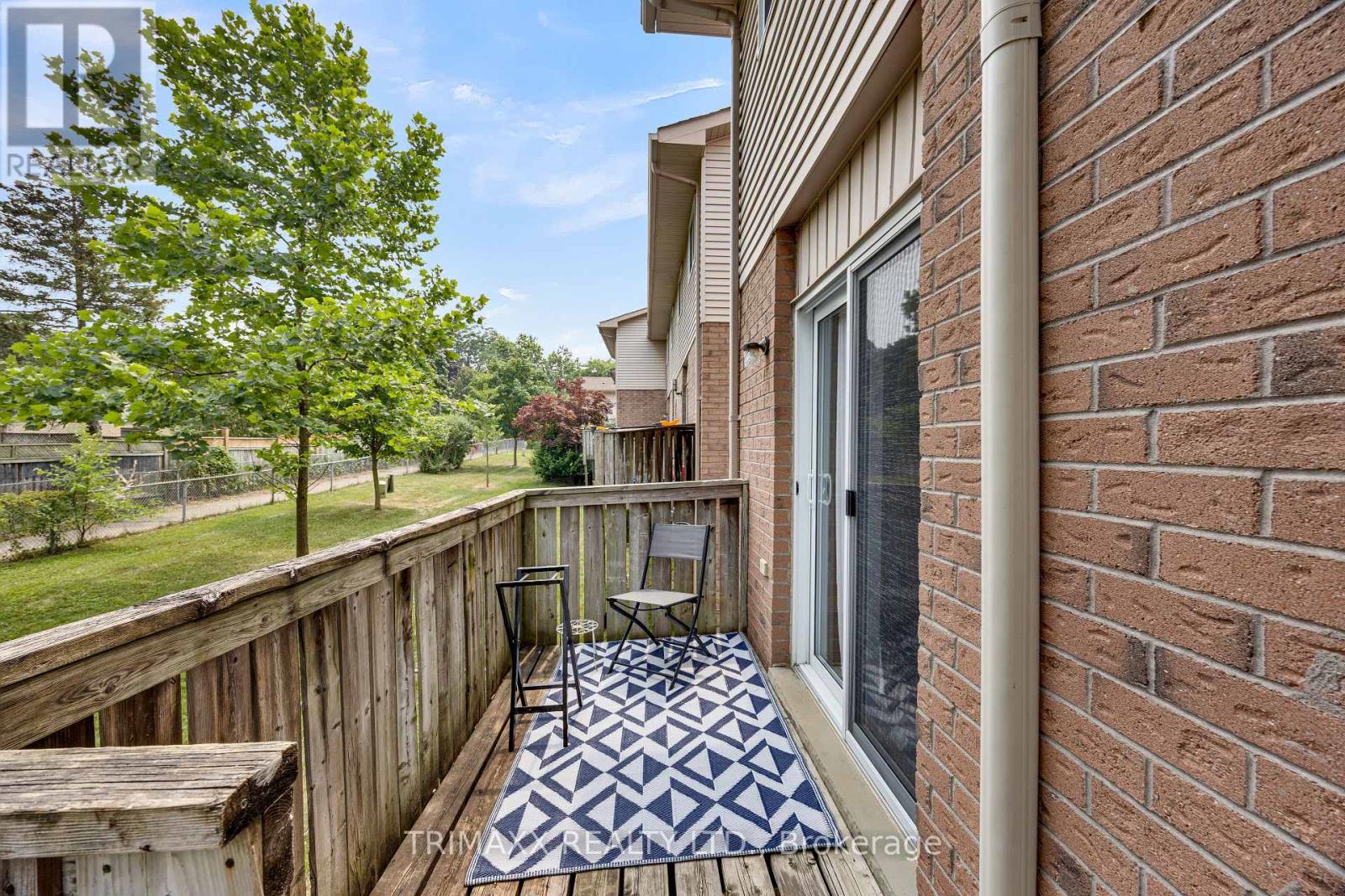 #35 1855 ALDERSBROOK ROAD - 32