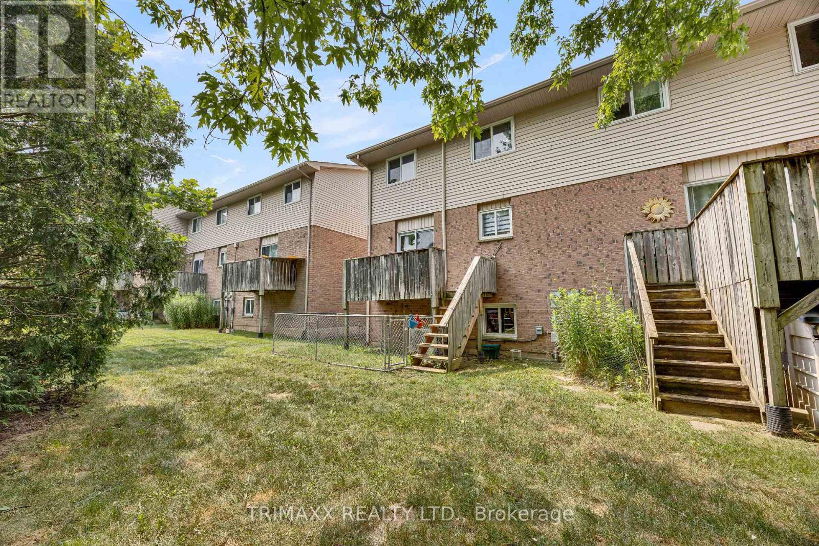 #35 1855 ALDERSBROOK ROAD - 33