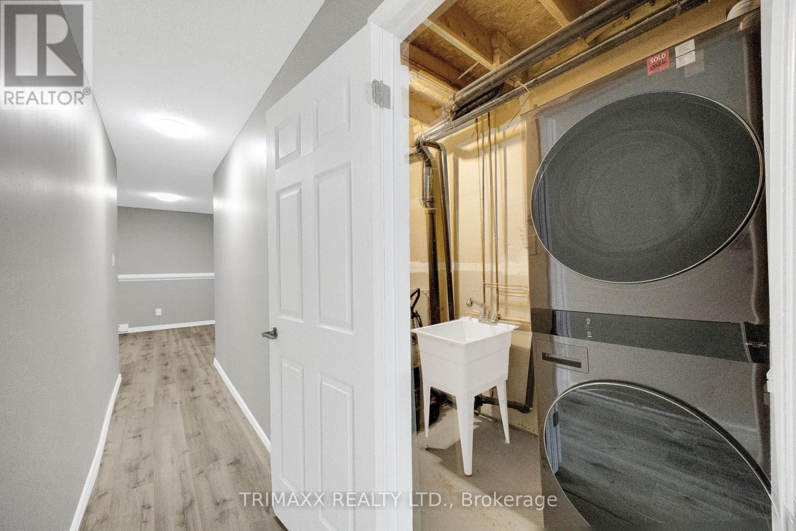 #35 1855 ALDERSBROOK ROAD - 5